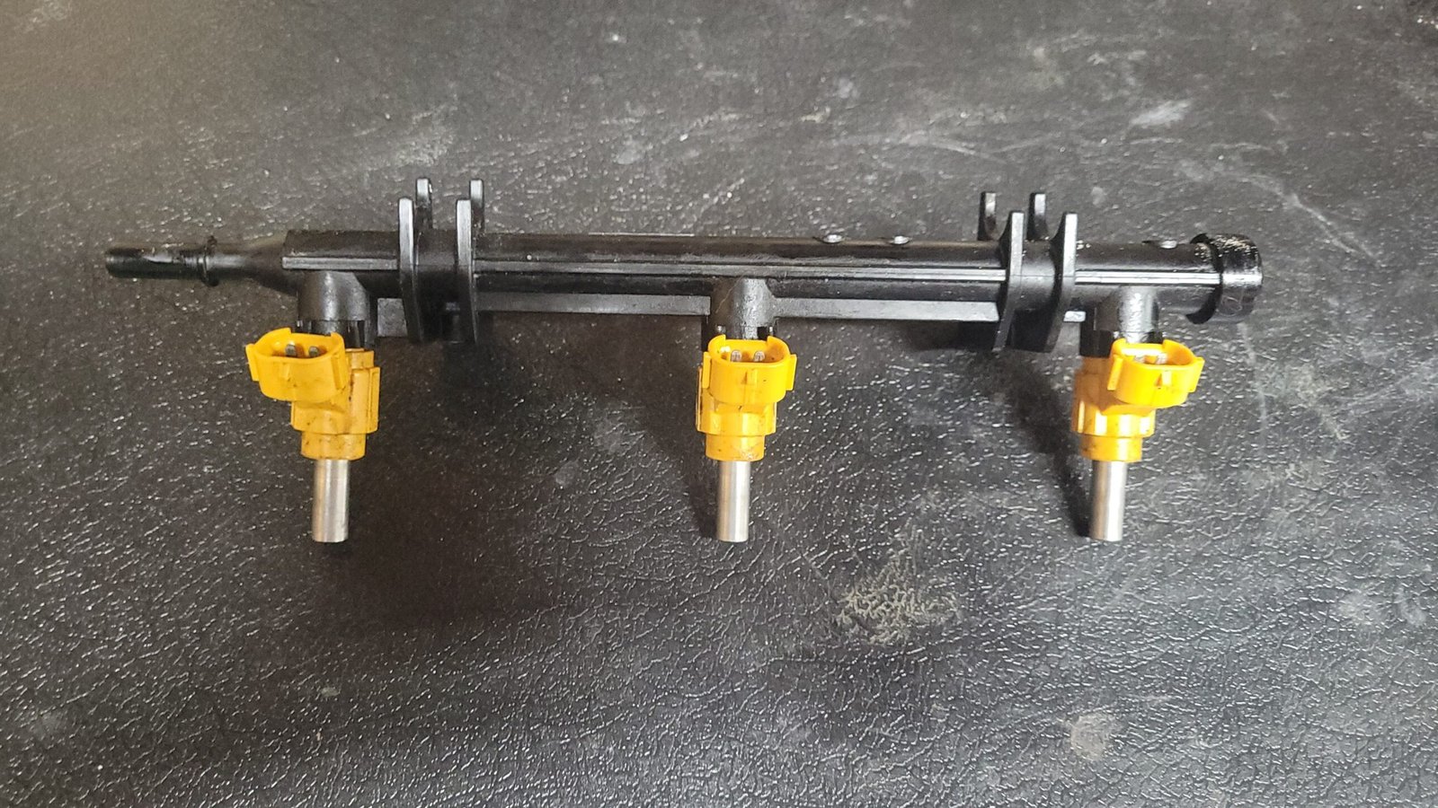 Yamaha 2016-2017 VX V1 EX OEM Fuel Rail & Yellow Injectors 6EY-13761-00-00